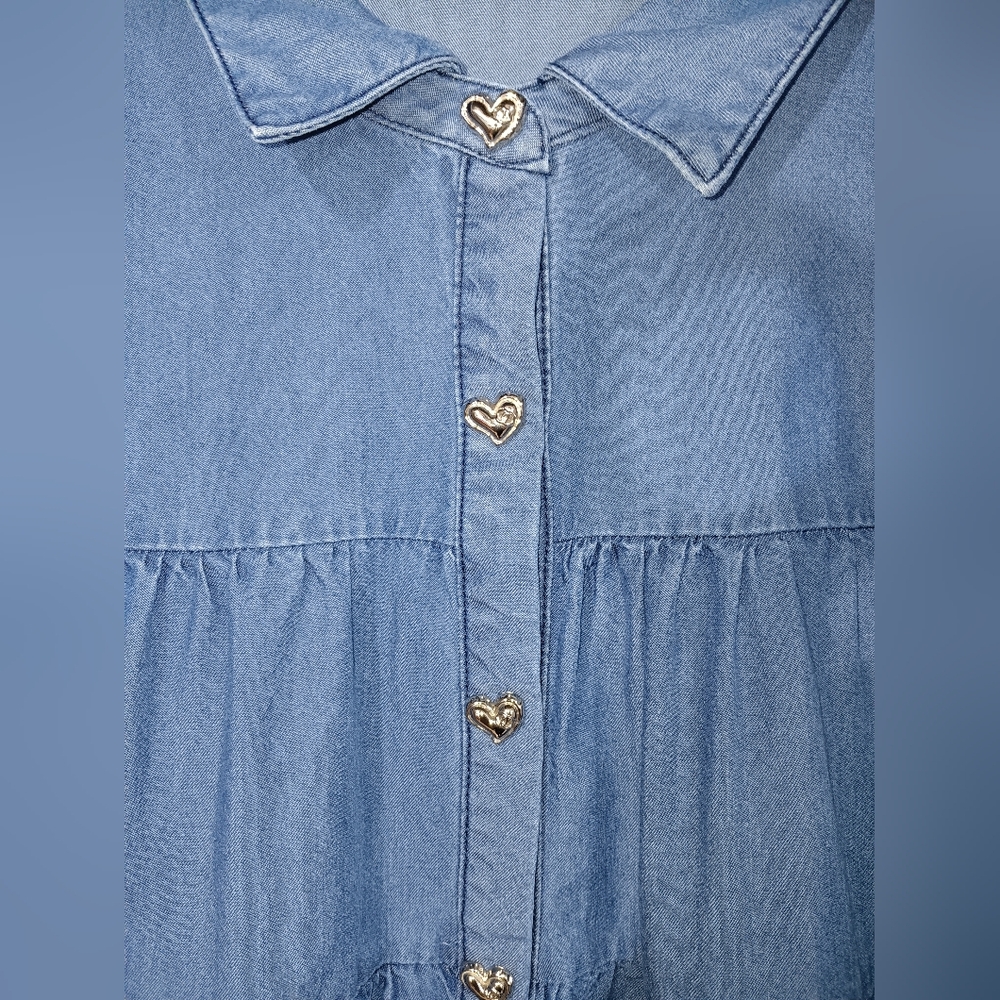 Chic Blue Button-Down Women's Shirt with Heart Buttons - Picture 4 of 6